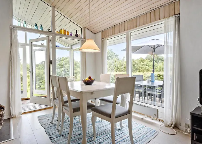 3 Bedroom Gorgeous In Ferienhaus *